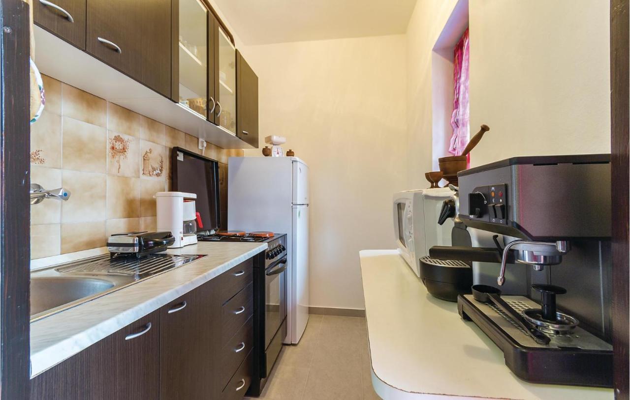 3 Bedroom Beautiful Apartment In Medulin Exteriör bild